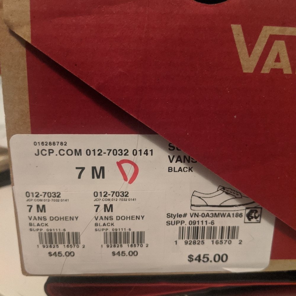 Like new Black VANS skate shoes low tom